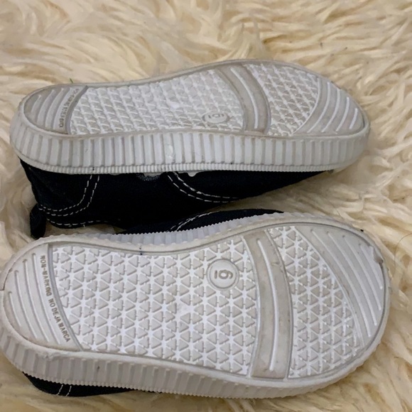 Slip-On Black & White Sneakers Size 6 - Picture 5 of 5